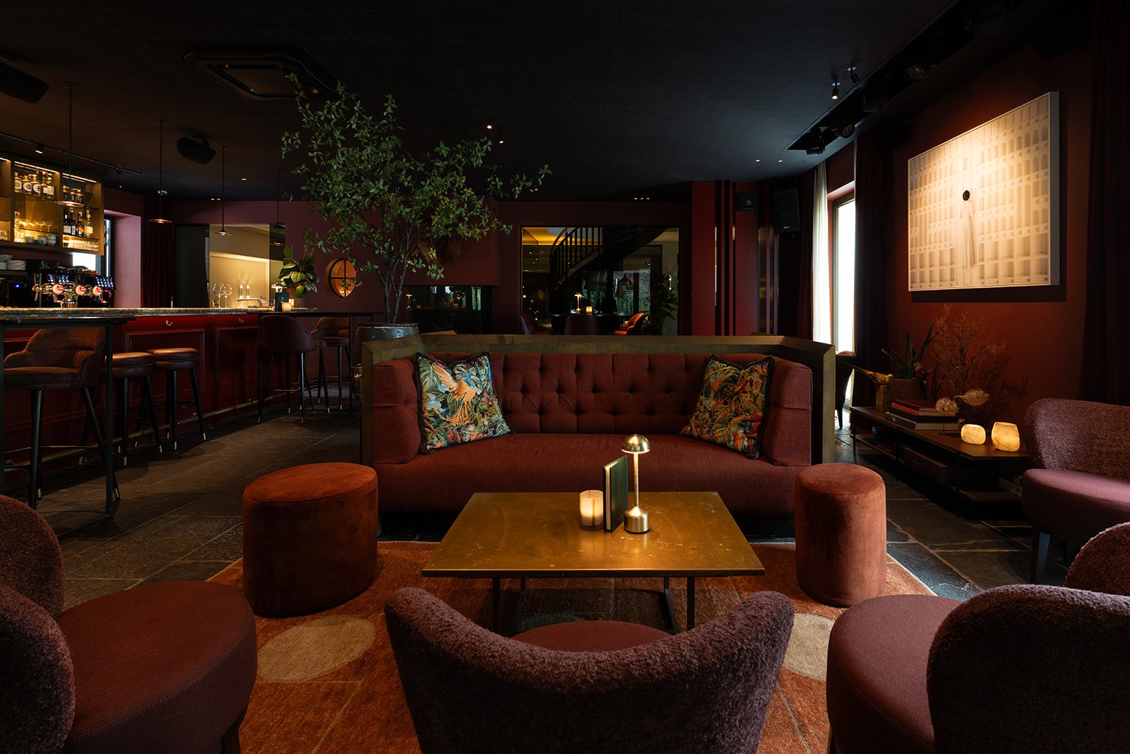 Lounge with armchairs and a low table at Brabohoeve in Schilde
