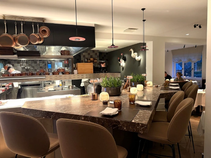 Chef's table avec vue sur la cuisine, Brabohoeve à Schilde